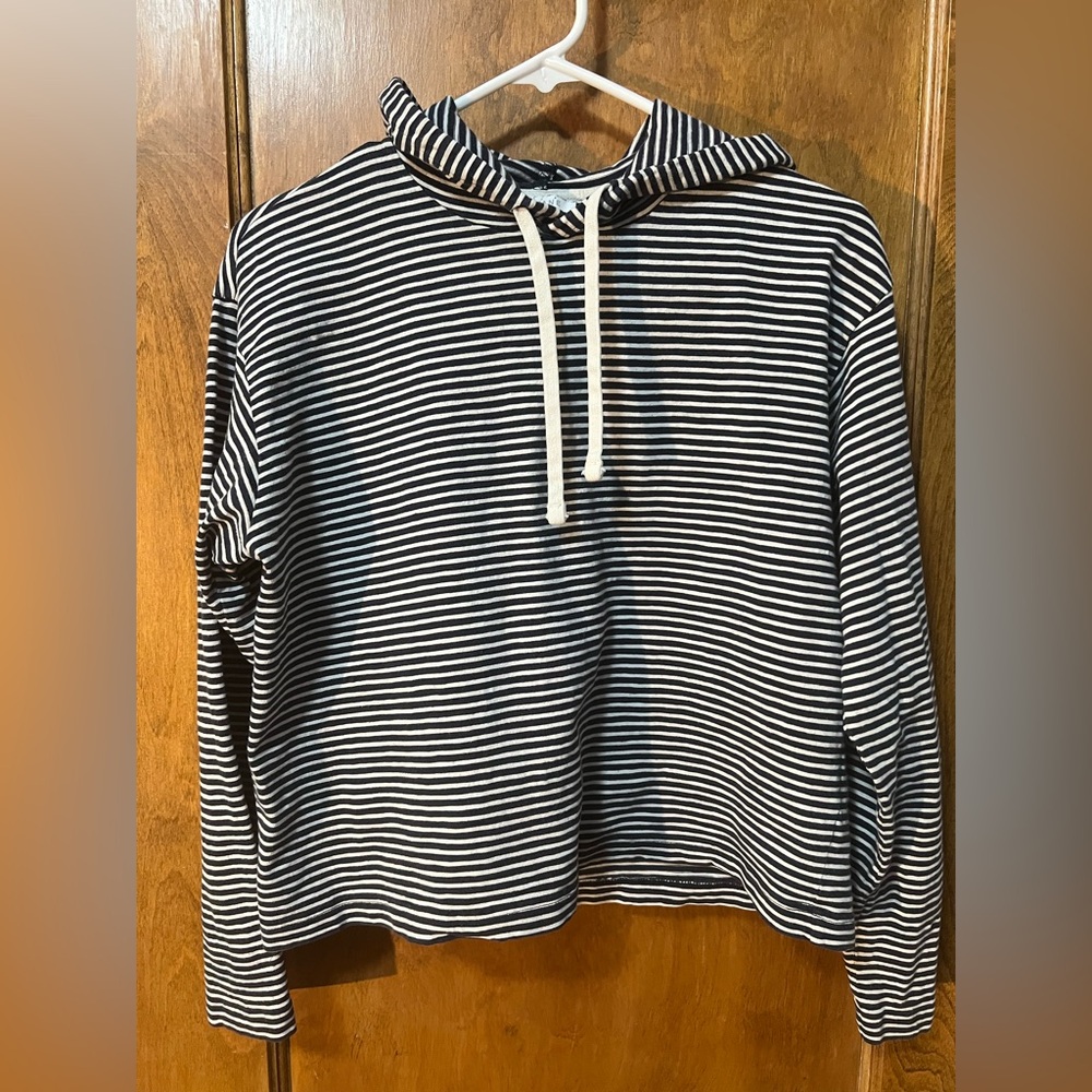 Everlane box-cut long-sleeved shirt with hood